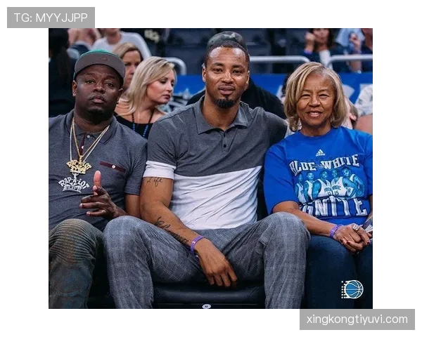 拉沙德·刘易斯利用高效中投拉开空间提升球队进攻多样性