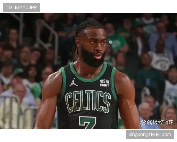 杰伦布朗无球跑动胜过塔图姆，拉开空间提升突破效率